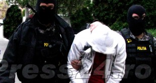 Traficanţi de droguri prinşi în flagrant în Argeş