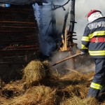 Incendiu la un fânar din comună Hârtiești (1)