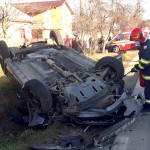 Autoturism răsturnat în comuna Călinești (2)