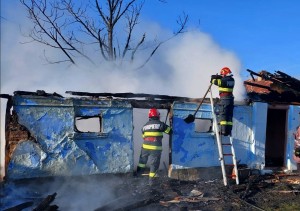 Incendiu la o casă batranească din localitatea Negrași (1)