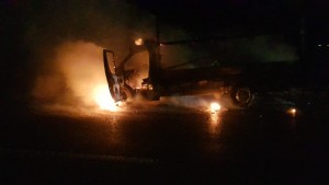 Incendiu produs la o autoutilitară, pe A1, km 94 (2)