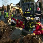 Persoană surprinsă sub un mal de pământ, în cartierul Trivale (9)