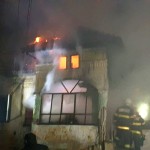 Pompierii l-au scos din casa cuprinsă de flăcări (6)
