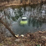 Autoturism căzut în barajul Budeasa  (2)