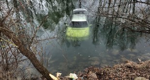 Autoturism căzut în barajul Budeasa