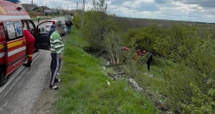 Autoturism răsturnat pe raza comunei Buzoiesti (1)