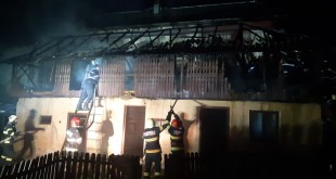 Casă cuprinsă de flăcări în comuna Pietroșani (1)