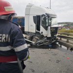 Doi mastodonți s-au ciocnit pe DN 73 Micești (2)