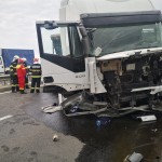 Doi mastodonți s-au ciocnit pe DN 73 Micești (4)