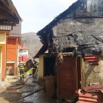 Incendiu la o casă din comuna Stoenești (2)