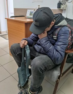 Minor dat dispărut, găsit dormind pe bancă într-un parc din Pitești