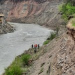 Mioara blocată în albia râului Argeș, salvată de pompieri (3)