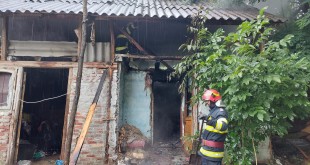 Incendiu la o casă bătrânească din comună Mihăeșt (1)