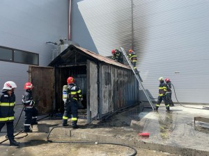 Incendiu la o staţie de oxigen în Piteşti (1)