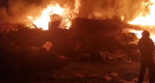 Incendiu la o casă din comuna Bradu, strada Cetului (7)