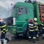 Incendiu la un camion încărcat cu lemne în localitatea Mușătești (1)