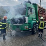 Incendiu la un camion încărcat cu lemne în localitatea Mușătești (2)