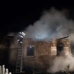 Casă mistuită de flăcări în localitatea Călinești (4)
