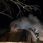Casă mistuită de flăcări în localitatea Călinești (5)
