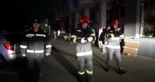 Persoane evacuate dintr-un bloc din cartierul Frații Golești  (5)