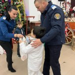 Jandarmii au împodobit cu cadouri bradul copiilor din Hârsești (1)