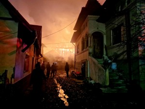 Incendiu la o casă din comună Mălureni sat Toplița