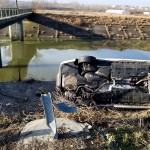 Autoturism răsturmat în orașul Ștefănești (2)
