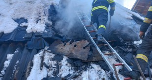 Incendiu la o casă bătrânească din municipiul Curtea de Argeș (2)