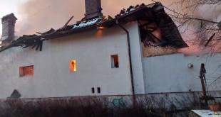Incendiu la o casă și o anexă din comuna Domnești (2)