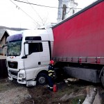 Accident între un TIR și un autoturism Leordeni (2)