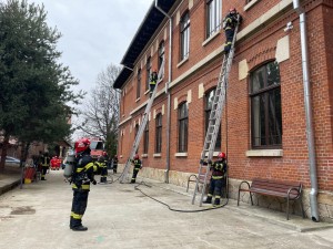 Exercițiu complex la Colegiul Naţional “Ion C. Brătianu“ din Pitești (5)