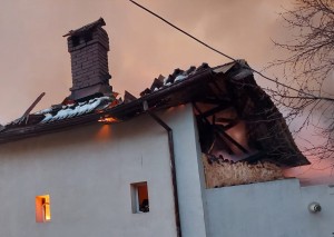 Incendiu la o casă