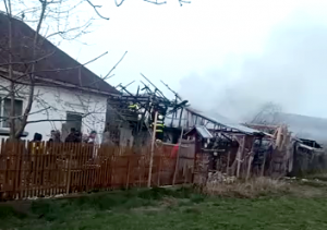Incendiu la o casă în comuna Pietroșani (1)