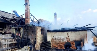 Incendiu la o casă și o anexă din localitatea Pietroșani (2)