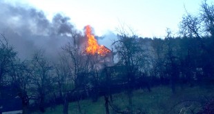 Incendiu la o locuință din comuna Mărăcineni (5)
