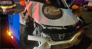 Mașină a fost făcută zob pe strada Smeurei