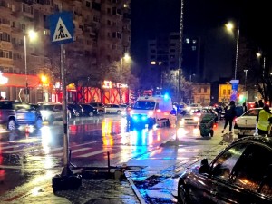 Tânără lovită de un autoturism pe Bld. I.C. Brătianu, din Pitești