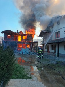 incendiu mihaesti (2)