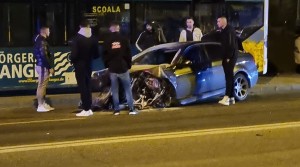 Accident cu trei mașini și patru oameni răniți pe str. Nicolae Dobrin (1)