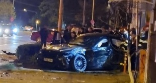 Accident cu trei mașini și patru oameni răniți pe str. Nicolae Dobrin (2)