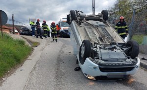 Accident între două autoturisme în localitatea Bascov