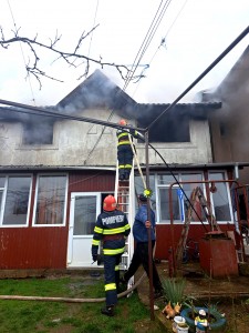 incendiu casa buzoesti (3)
