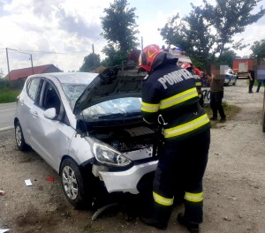 Autoturism intrat într-un șanț pe DN 7, localitatea Călinești