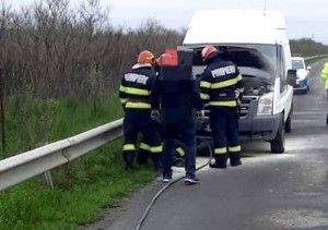  Autoutilitară cuprinsă de flăcări, pe A1, zona km 98