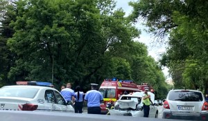 Accident rutier între trei autoturisme Pitesti (7)