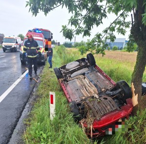 Autoturism răsturnat pe, DN 65 Albota