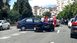 Motocicletă implicată într-un accident