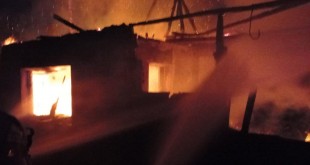 Casă cuprinsă de flăcări în localitatea Dobrești