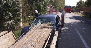 Accident între un autoturism și un tractor, pe raza localității Cetățeni (2)