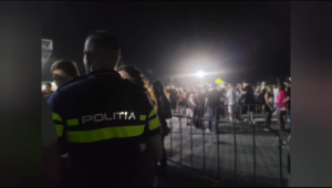 Verificări ale polițiștilor la un eveniment public (2)